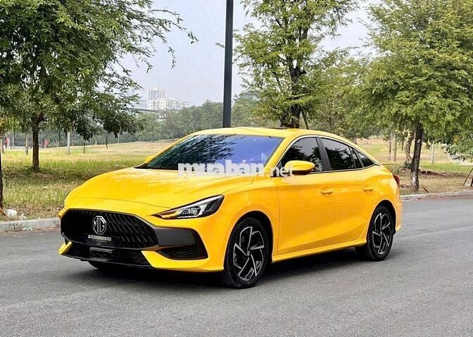 MG5 luxury sx 2022 màu vàng