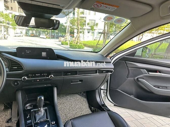 Mazda 3 bản luxury sx 2022 màu trắng