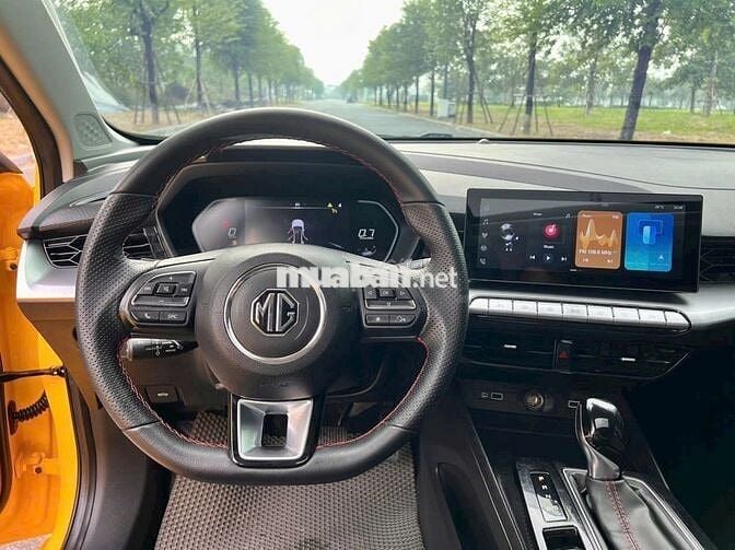 MG5 luxury sx 2022 màu vàng
