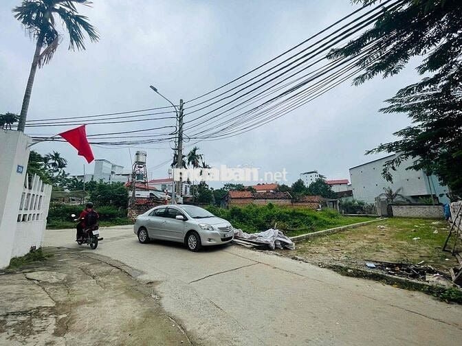 Đất dân cắt bán 136m thôn 2 Tân Xã trục chính full thổ cư vuông đẹp
