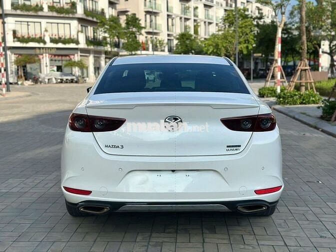 Mazda 3 bản luxury sx 2022 màu trắng