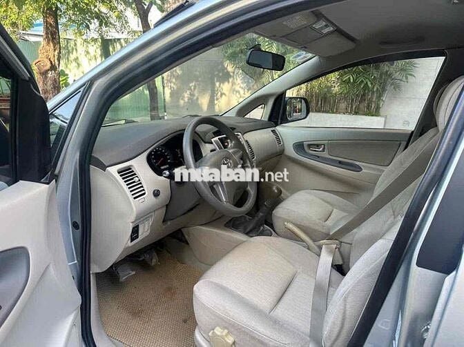 Toyota Innova 2015 E - 165000 km