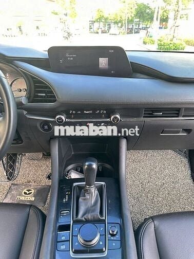 Mazda 3 bản luxury sx 2022 màu trắng