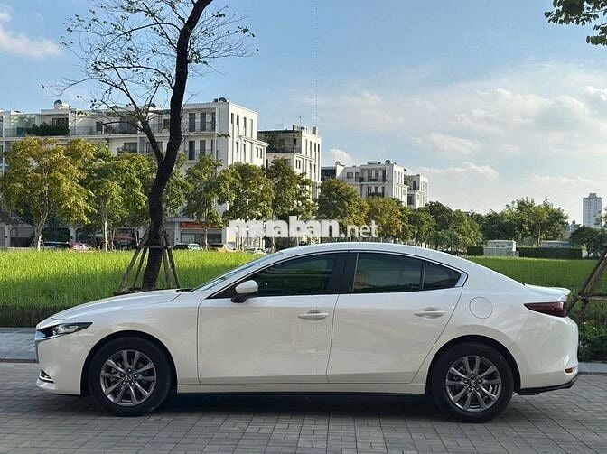 Mazda 3 bản luxury sx 2022 màu trắng