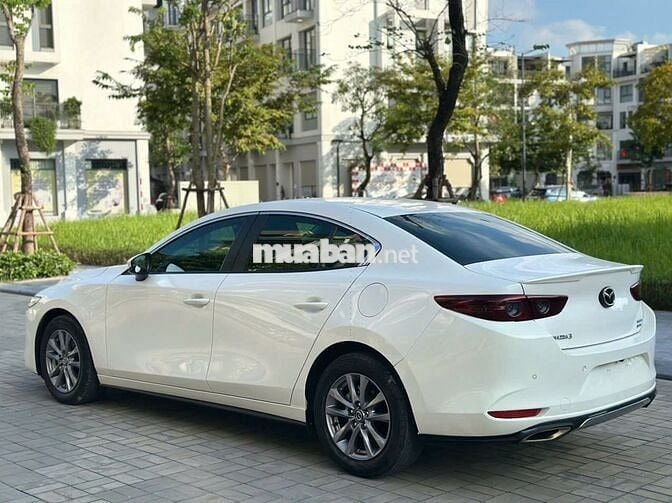 Mazda 3 bản luxury sx 2022 màu trắng