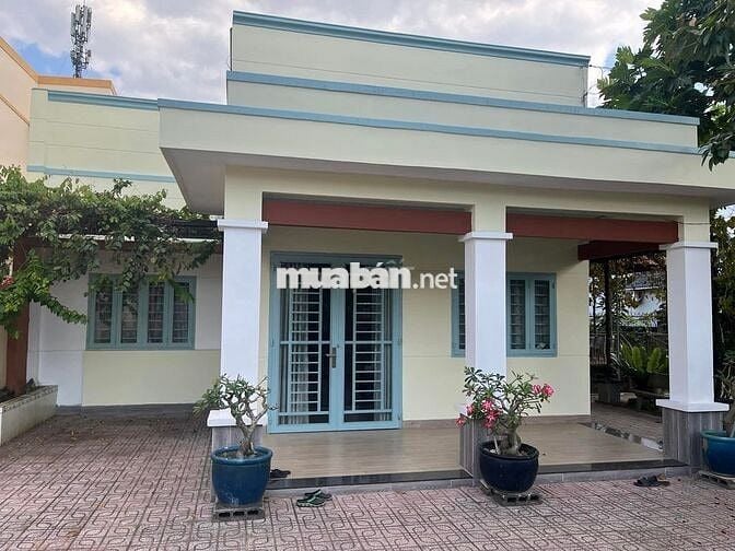 NHÀ GIA ĐÌNH Ở-950M2-3 PHÒNG NGỦ GẦN BỆNH VIỆN, TRƯỜNG HỌC, CHỢ.