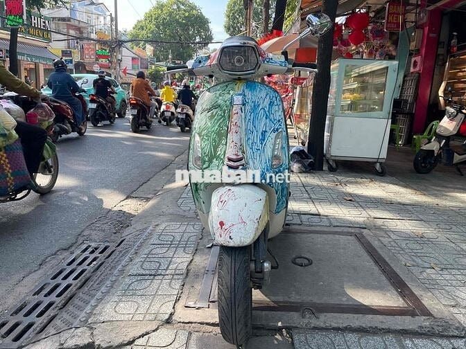 Vespa Sprint 3V 2015 màu độc nhất vô nhị