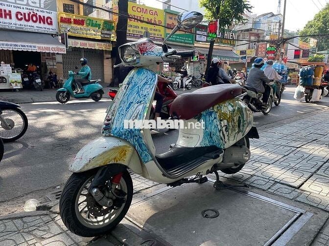 Vespa Sprint 3V 2015 màu độc nhất vô nhị