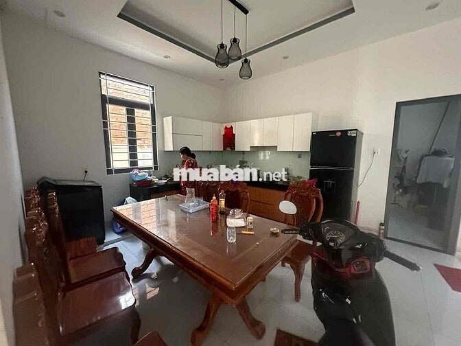 Nhà 2lầu Phú Cường Thủ Dầu Một.1nhà đag cho thuê,1nhà lớn. đường 3,5m