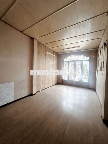 Gần Mặt tiền Dương Quảng Hàm, 95m2, 2 Lầu, 3pn, Hẻm Xe Hơi Vào Nhà.