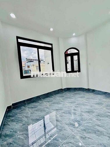 NHÀ ĐẸP - 2 TẦNG - SÁT BÊN HẺM XE TẢI - TRUNG TÂM QUẬN 6 - GẦN 25M2 -