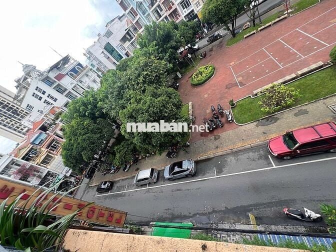 Phòng Ban công, view Công Viên, Ngay tòa nhà Viettel, Vincom 3 Tháng 2