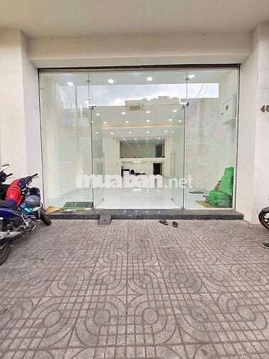 MẶT TIỀN ỐP KÍNH CỰC ĐẸP 542C NGUYỄN ĐÌNH CHIỂU– TRỆT LỬNG 4 LẦU