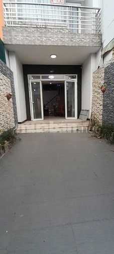 Nhà mặt tiền, gần chợ trường học bệnh viện, 4 tầng vào ở ngay