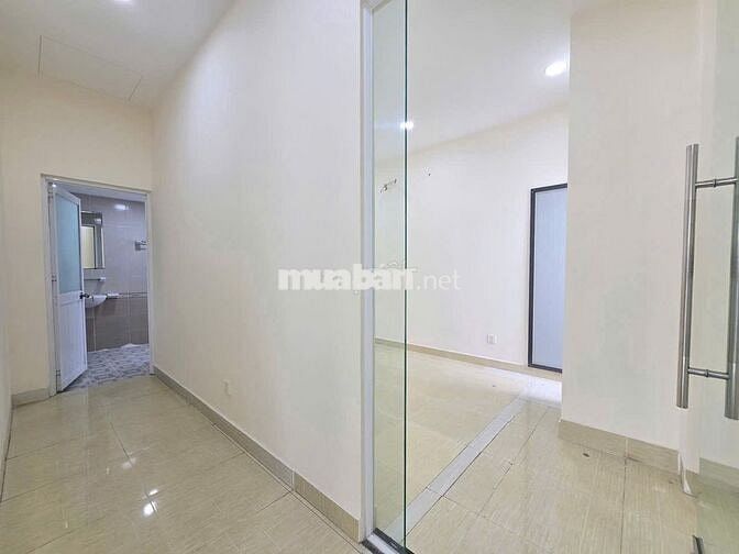 MẶT TIỀN ỐP KÍNH CỰC ĐẸP 542C NGUYỄN ĐÌNH CHIỂU– TRỆT LỬNG 4 LẦU