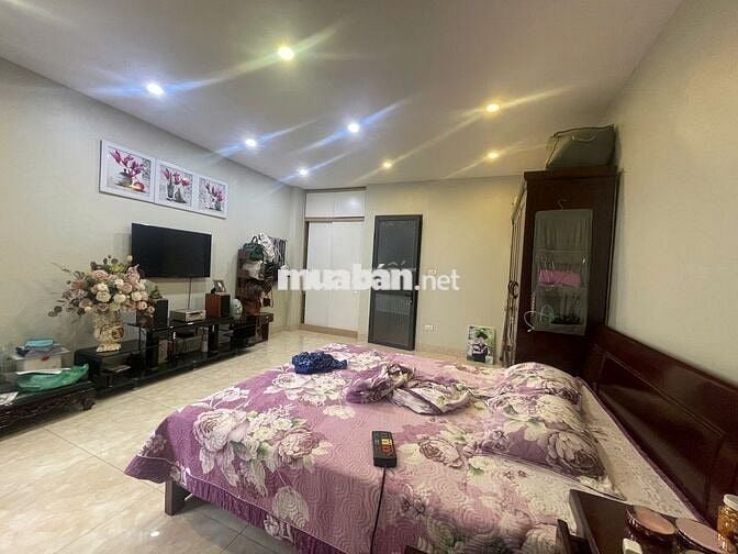 Cần bán gấp nhà Ngọc Thụy 40m dân xây công năng 3 Pn giá 6ty có TL