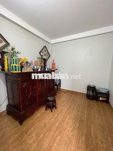 Cần bán gấp nhà Ngọc Thụy 40m dân xây công năng 3 Pn giá 6ty có TL