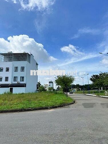 đất trung tâm thành phố Gò Công , phường Sơn Qui . 120m2 . full thổ.