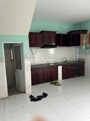 Bán nhà ngộp 110m ,hai lầu mặt tiền Bờ Chùa, Tân Quý Tây Bình Chánh 