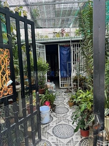 Bán nhà ngộp 110m ,hai lầu mặt tiền Bờ Chùa, Tân Quý Tây Bình Chánh 