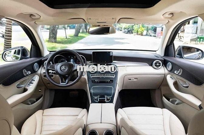 LONG ANH AUTO về Mercedes GLC300 4Matic model 2018