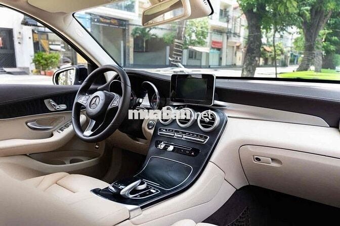 LONG ANH AUTO về Mercedes GLC300 4Matic model 2018