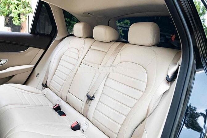 LONG ANH AUTO về Mercedes GLC300 4Matic model 2018