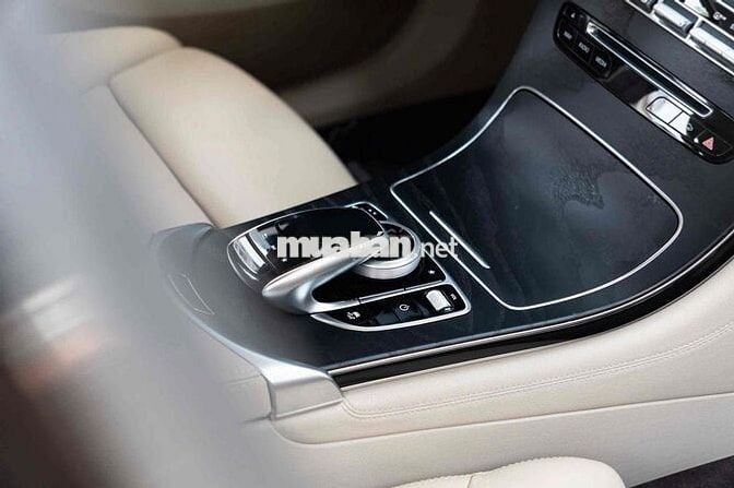 LONG ANH AUTO về Mercedes GLC300 4Matic model 2018