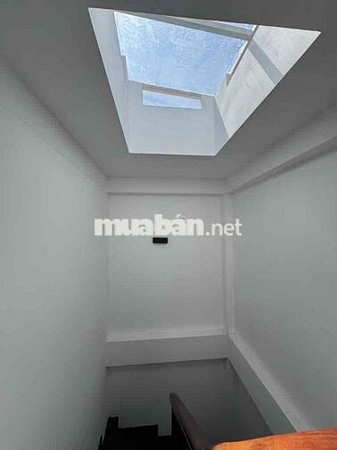 Nhà 30m2 phố Hoàng Mai tặng full nội thất hơn 7 tỉ