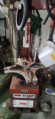 Máy ra vào lốp xe máy và Xe Ô tô