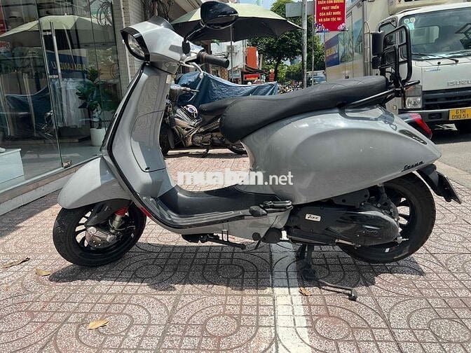 Vespa 2021 màu Ghi