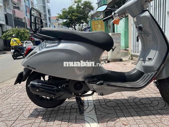 Vespa 2021 màu Ghi