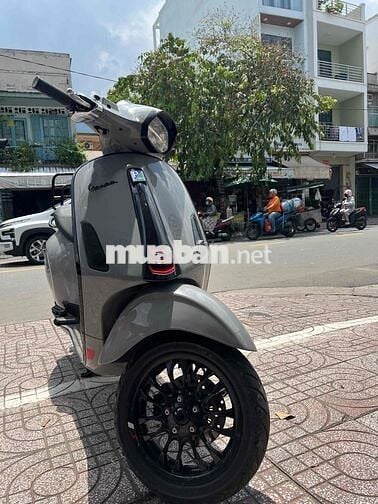 Vespa 2021 màu Ghi