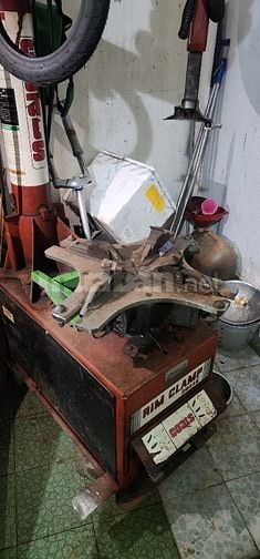 Máy ra vào lốp xe máy và Xe Ô tô
