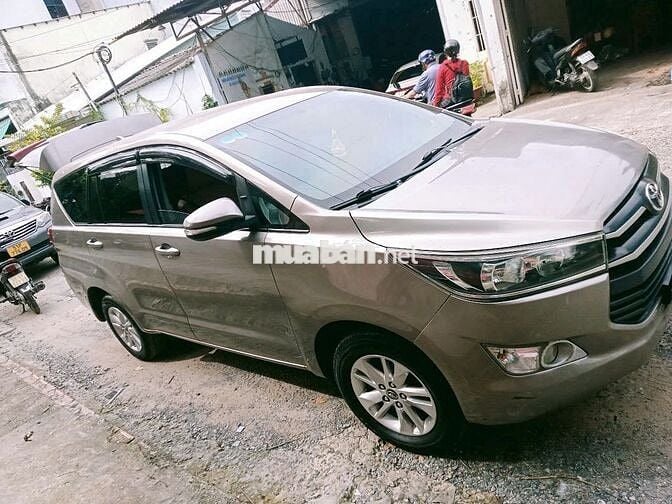 Toyota Innova 2016 2.0E - 282000 km