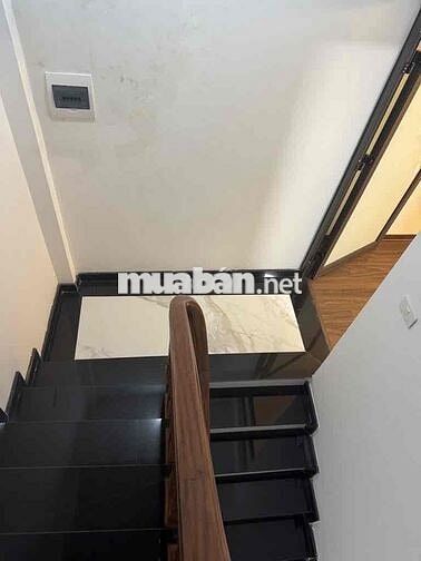Nhà 30m2 phố Hoàng Mai tặng full nội thất hơn 7 tỉ