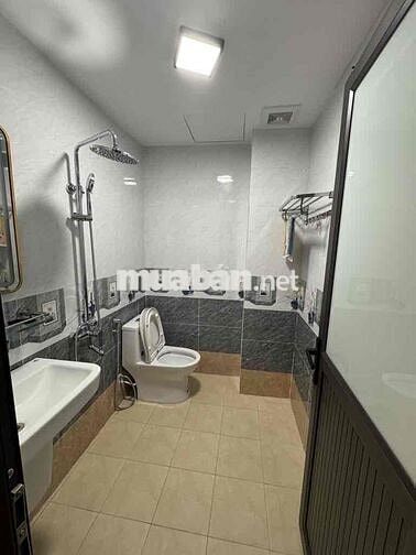 Nhà 30m2 phố Hoàng Mai tặng full nội thất hơn 7 tỉ