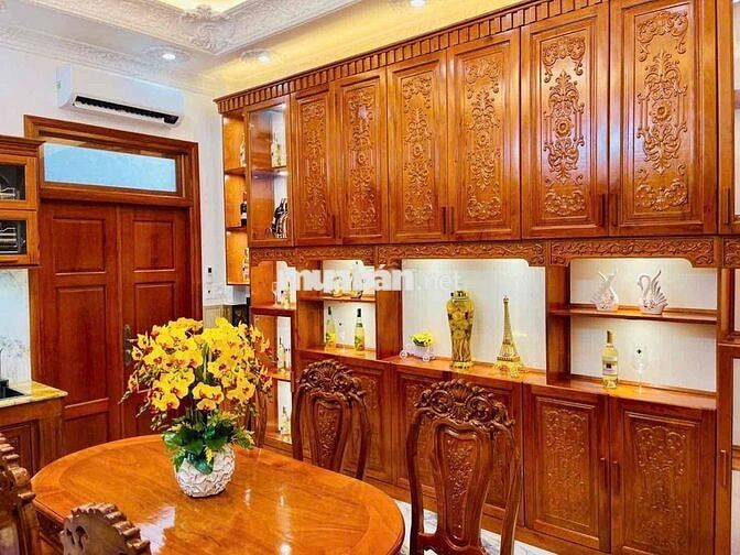 Cần bán nhà mặt tiền đường Nguyễn Hiền