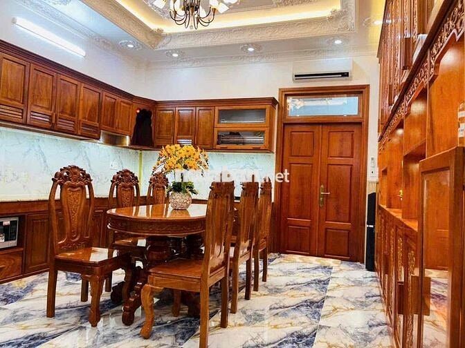 Cần bán nhà mặt tiền đường Nguyễn Hiền