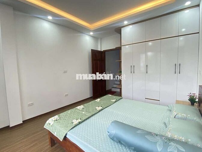 Bán nhà phố Cổ  Linh- đối diện TTTM Aeon Long Biẻn 30 × 7.150 tỷ
