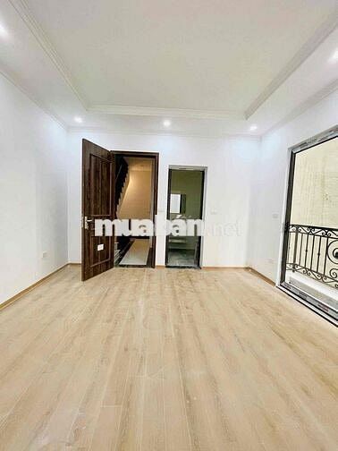Nhà mới 5 tầng thang máy ,trung tâm Hai Bà Trưng xách vali về ở ngay!