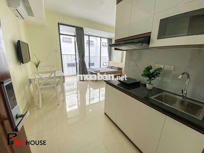 Ô TÔ ĐỖ CỬA TRỐNG 1 PHÒNG STUDIO RỘNG BAN CÔNG THOÁNG GẦN CV CẦU GIẤY