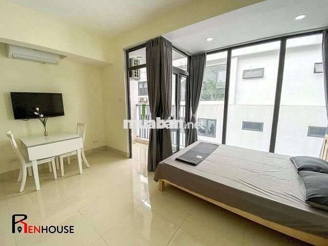 Ô TÔ ĐỖ CỬA TRỐNG 1 PHÒNG STUDIO RỘNG BAN CÔNG THOÁNG GẦN CV CẦU GIẤY