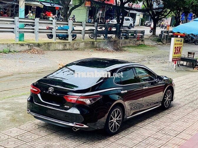 Toyota Camry 2022 2.0Q 50000 km còn rất mới và đẹp