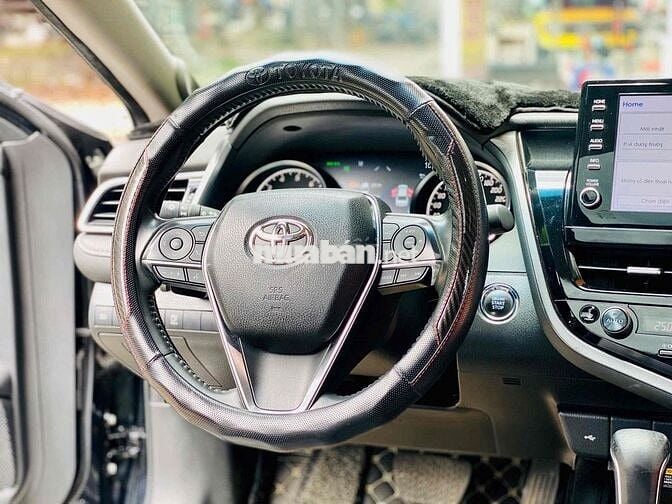 Toyota Camry 2022 2.0Q 50000 km còn rất mới và đẹp