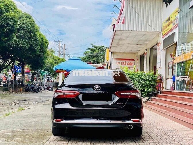 Toyota Camry 2022 2.0Q 50000 km còn rất mới và đẹp