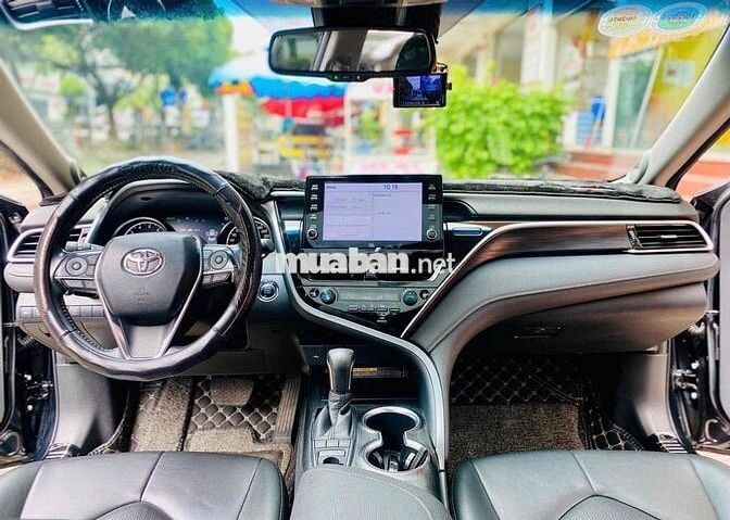 Toyota Camry 2022 2.0Q 50000 km còn rất mới và đẹp