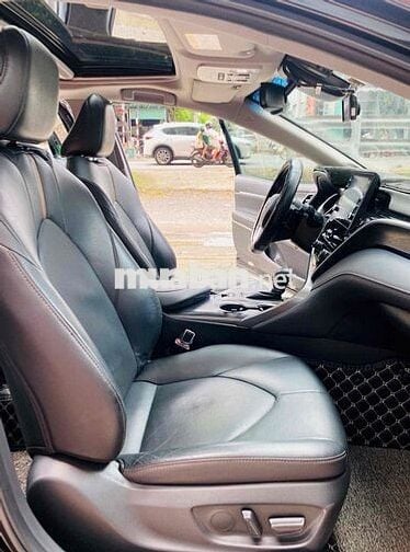 Toyota Camry 2022 2.0Q 50000 km còn rất mới và đẹp