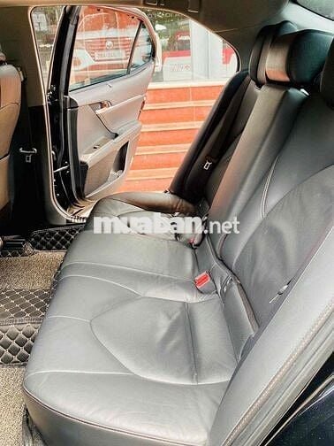 Toyota Camry 2022 2.0Q 50000 km còn rất mới và đẹp