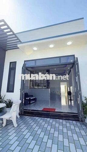 Nhà mới ô tô tới nhà, có sẵn sân để xe sát chợ, khu dân cư hiện hữu